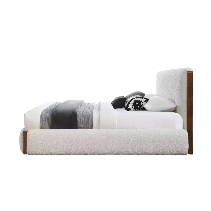 Lit queen en velours blanc et noyer