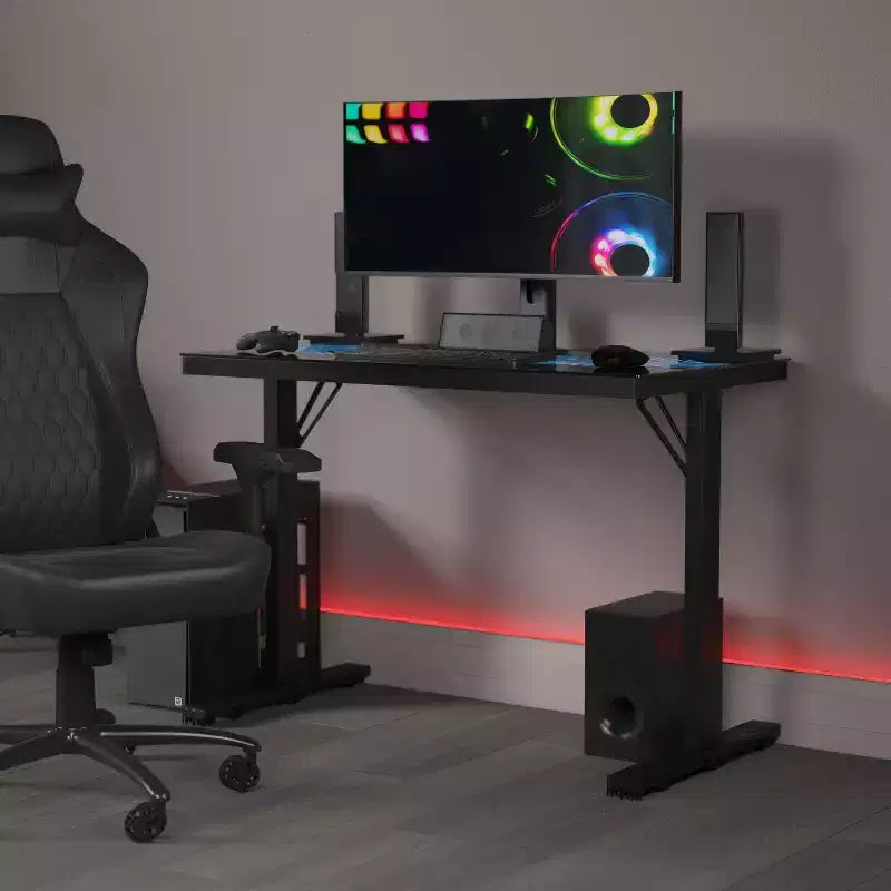 Table de jeu LED à changement de couleur inspirée des circuits imprimés