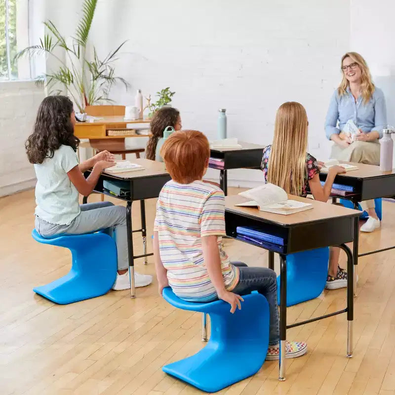 Chaises et tabourets de bar en forme de vague