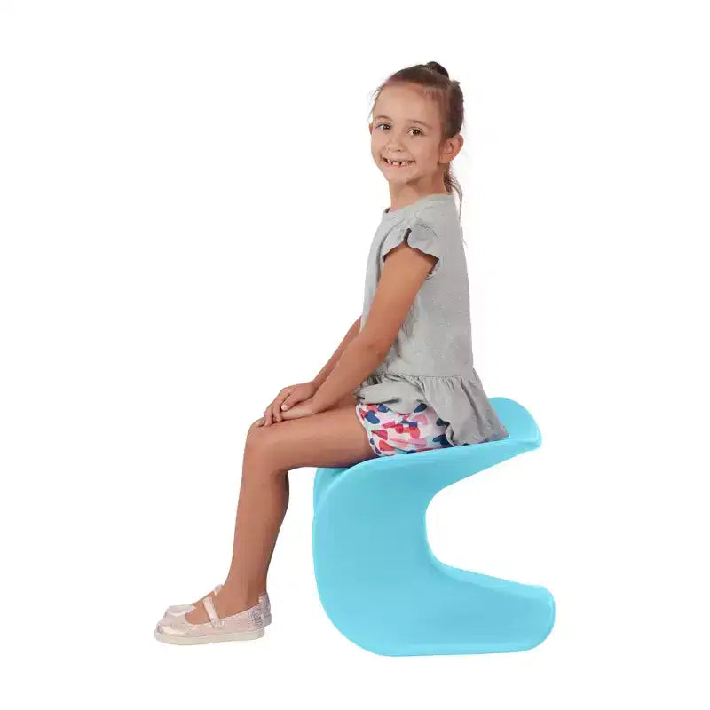 Chaises et tabourets de bar en forme de vague