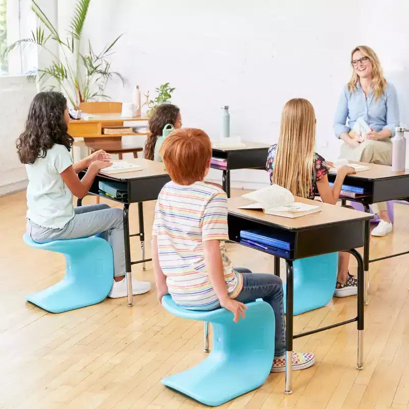 Chaises et tabourets de bar en forme de vague