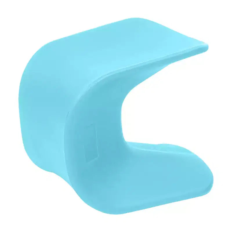 Chaises et tabourets de bar en forme de vague