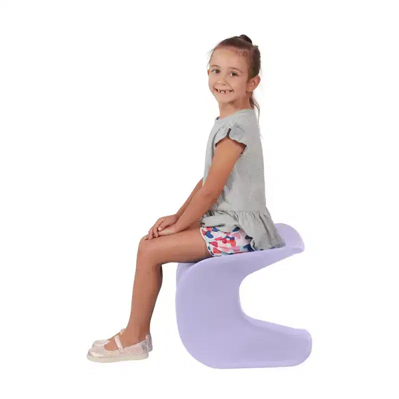 Chaises et tabourets de bar en forme de vague