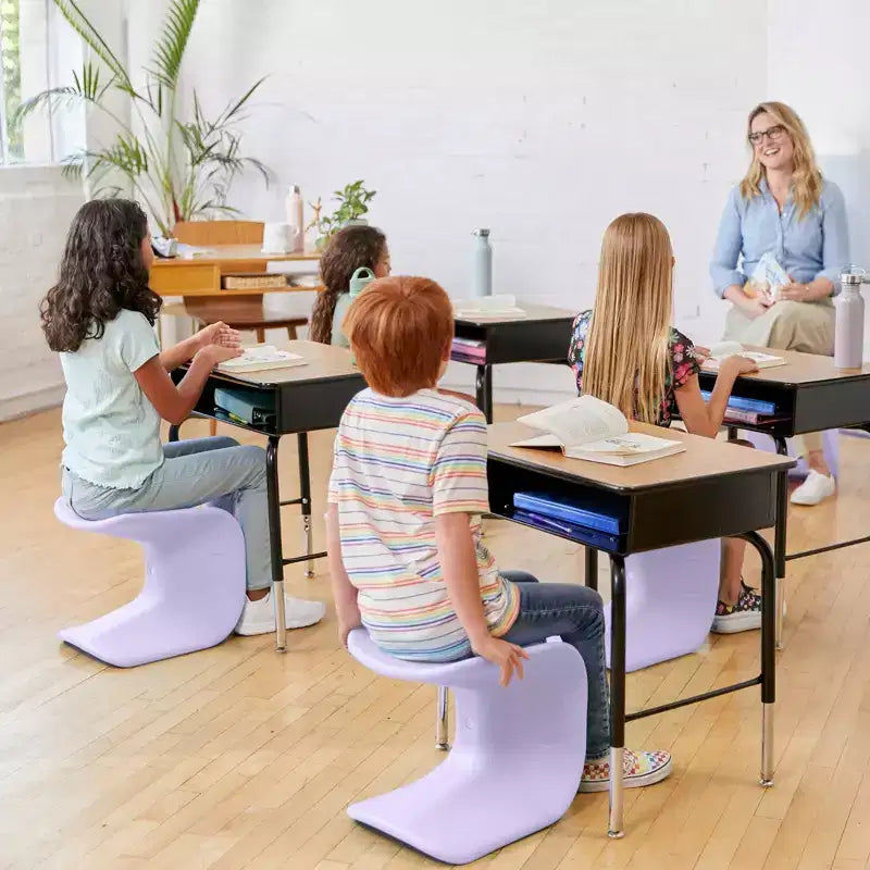 Chaises et tabourets de bar en forme de vague