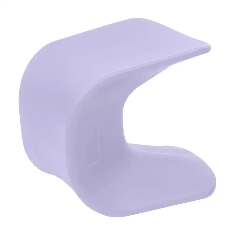 Chaises et tabourets de bar en forme de vague
