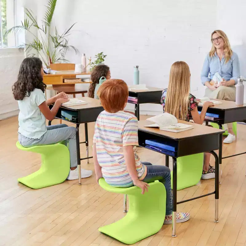 Chaises et tabourets de bar en forme de vague