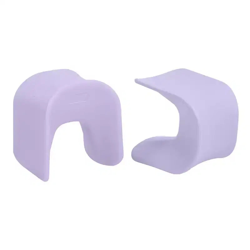 Chaises et tabourets de bar en forme de vague