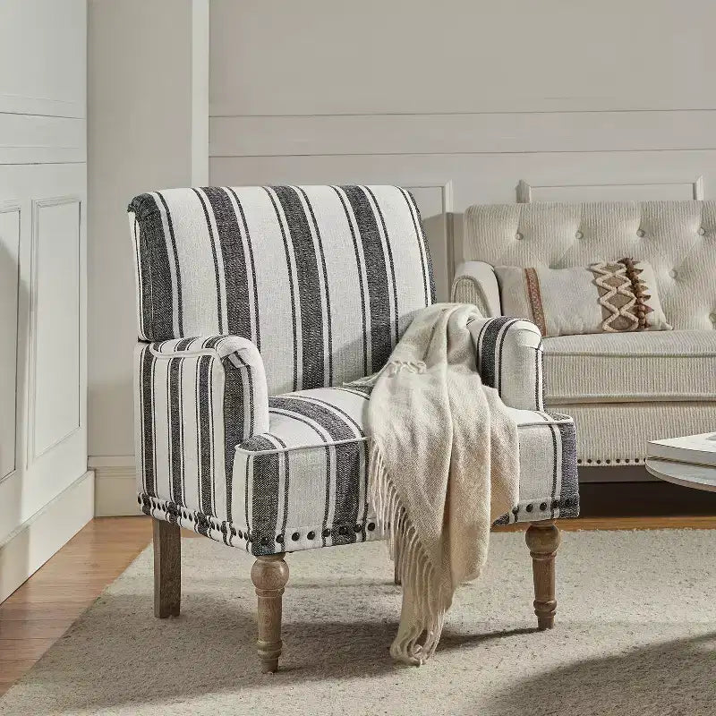 Fauteuil de chambre tapissé en bois massif