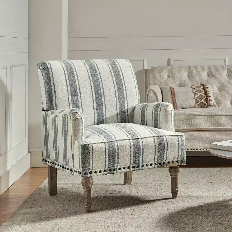 Fauteuil de chambre tapissé en bois massif