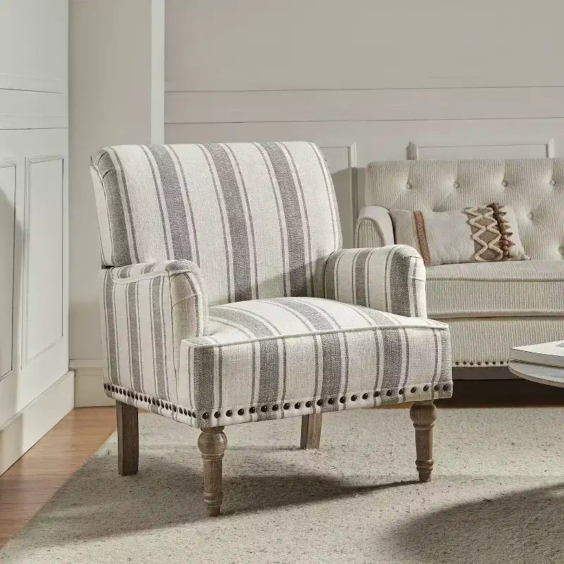 Fauteuil de chambre tapissé en bois massif