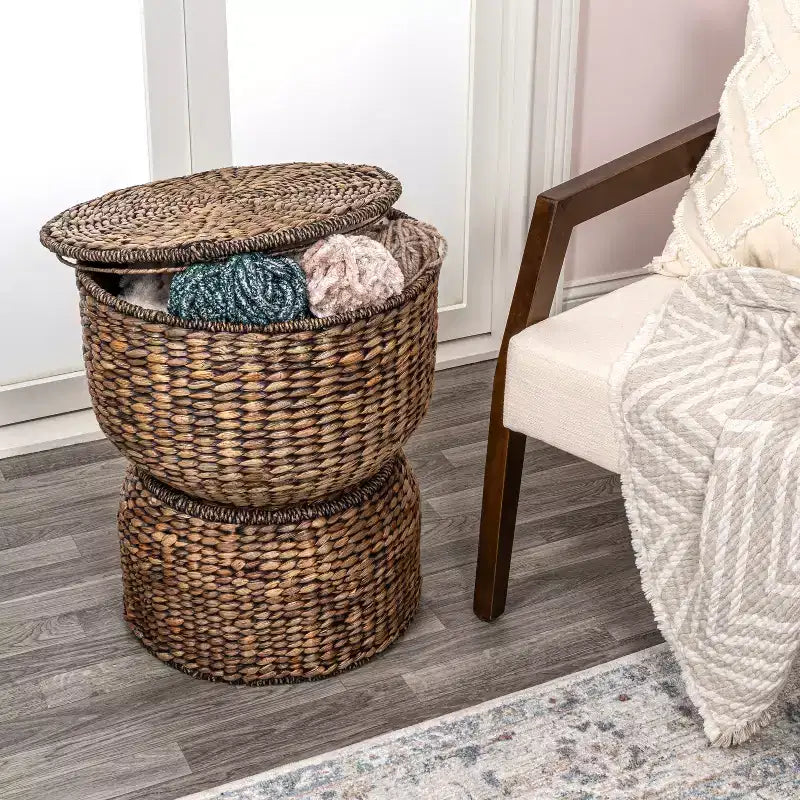 Table d'appoint de rangement tissée à la main en forme de sablier