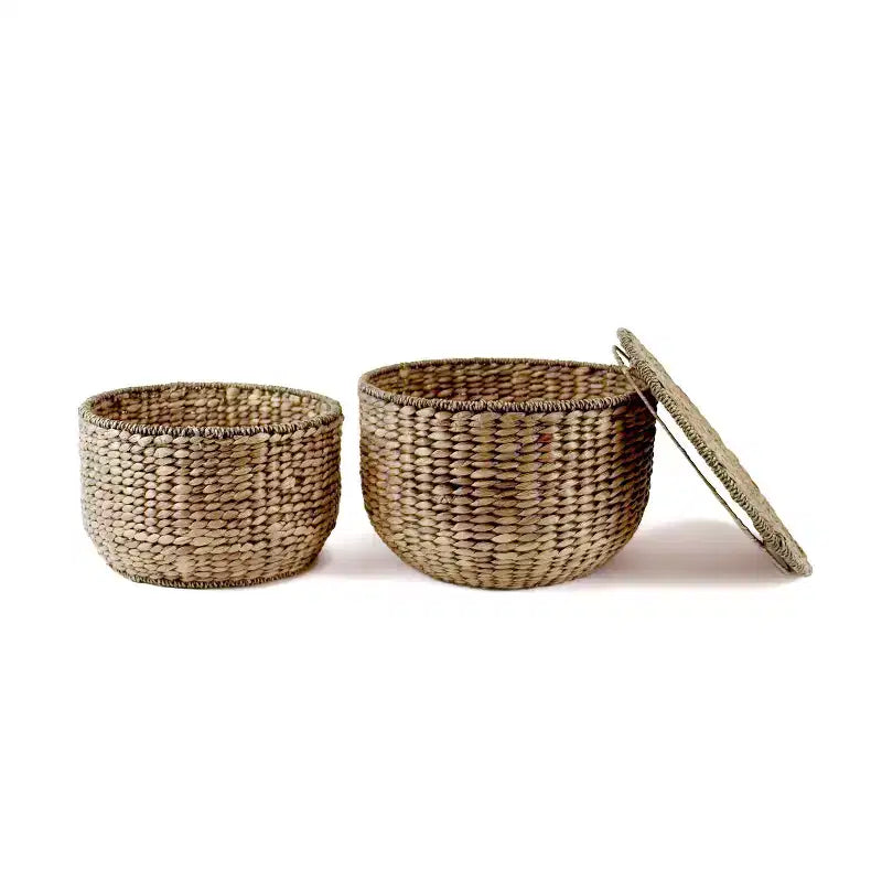 Table d'appoint de rangement tissée à la main en forme de sablier