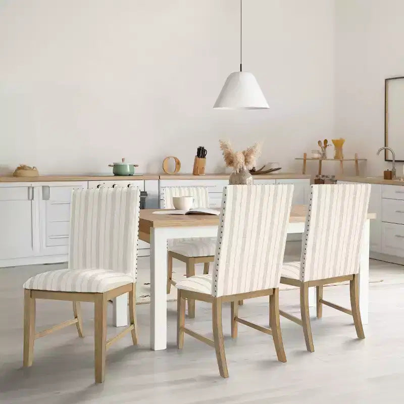 Chaise de salle à manger en bois avec tablier rembourré doux